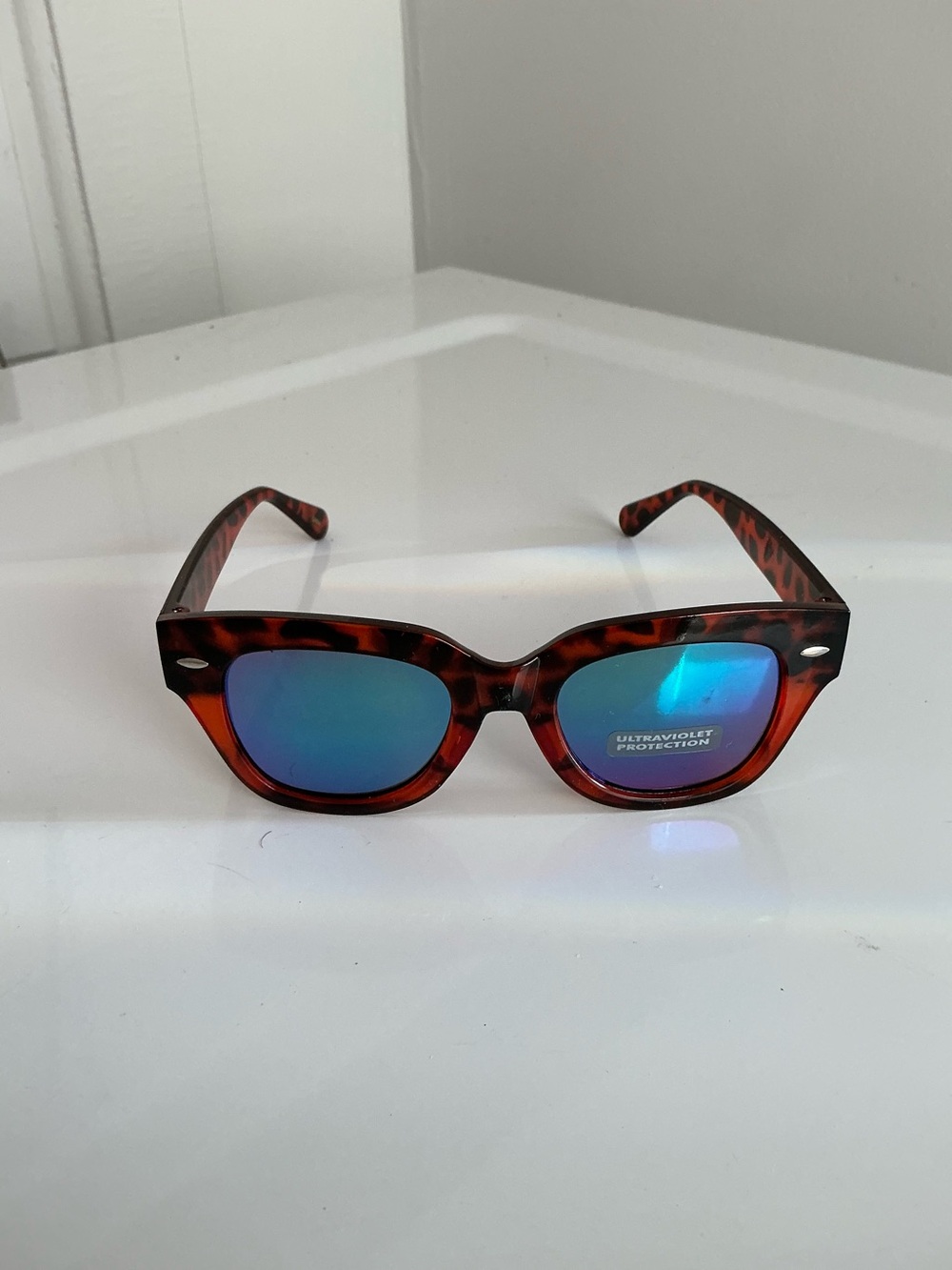 Reflective Tortoise frame sunglasses